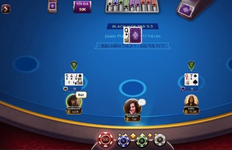 Tập trung vào bàn chơi trong game Blackjack Rikvip Tập trung vào bàn chơi trong game Blackjack Rikvip